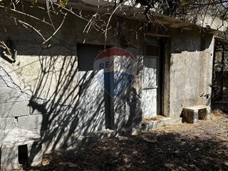 Rustico in Vendita a Misterbianco, 98'000€, 250 m²