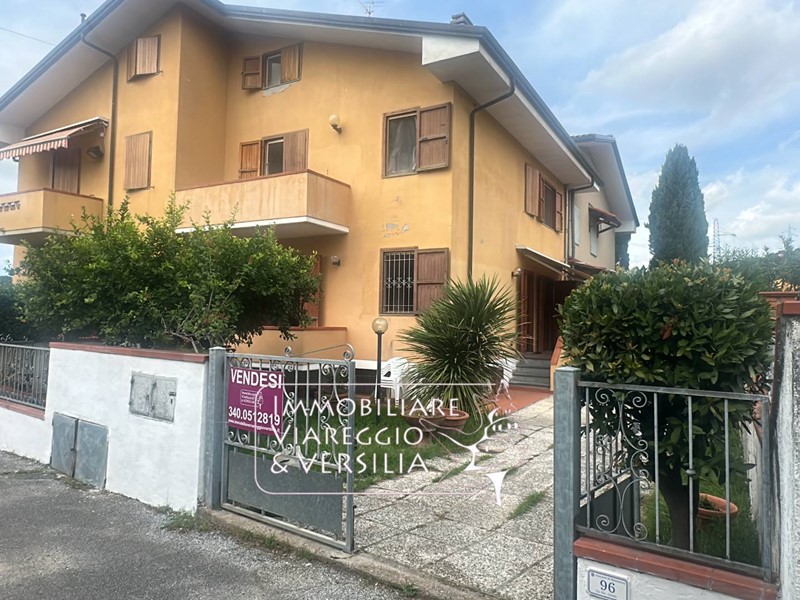 Casa Semi Indipendente in Vendita a Massarosa, 295'000€, 230 m²