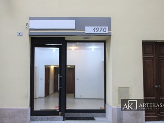 Negozio in Affitto a Novara, 1'150€, 41 m²