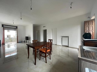 Trilocale in Vendita a Magenta, 259'000€, 120 m²