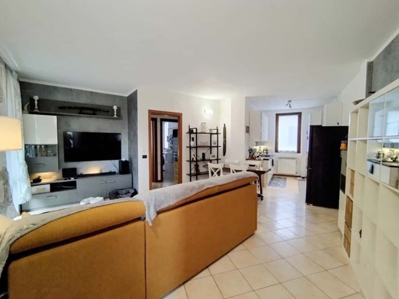 Bilocale in Vendita a Ossona, 145'000€, 71 m²