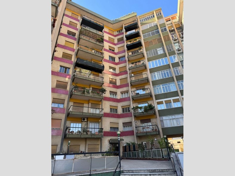 Appartamento in Vendita a Palermo, 279'000€, 150 m²