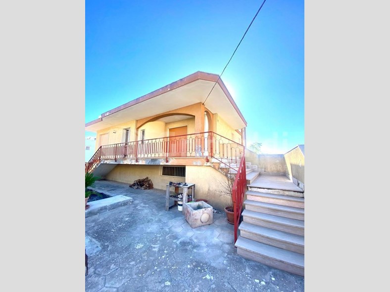 Casa Indipendente in Vendita a Tuglie, 180'000€, 264 m²