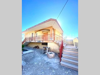 Casa Indipendente in Vendita a Tuglie, 180'000€, 264 m²