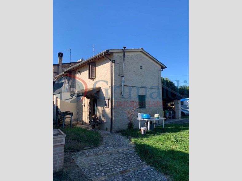 Casale in Vendita a Bevagna, 155'000€, 100 m²