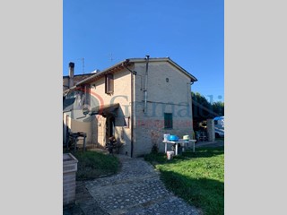 Casale in Vendita a Bevagna, 165'000€, 100 m²