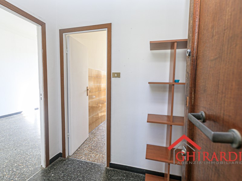 Quadrilocale in Vendita a Genova, zona Sestri Ponente, 50'000€, 53 m²