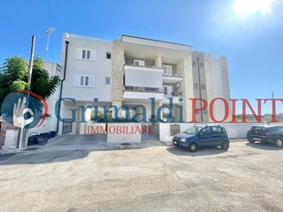 Appartamento in Vendita a Lizzanello, zona Merine, 155'000€, 120 m², con Box