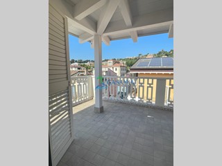 Casa Indipendente in Vendita a Grottammare, 950'000€, 184 m², arredato