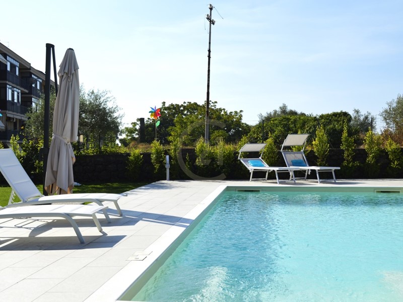 Villa in Vendita a Aci Catena, zona Cubisia, 320 m²