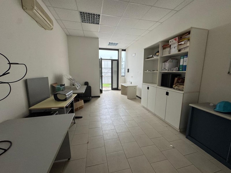 Ufficio in Vendita a Sarzana, 75'000&euro;, 65 m²