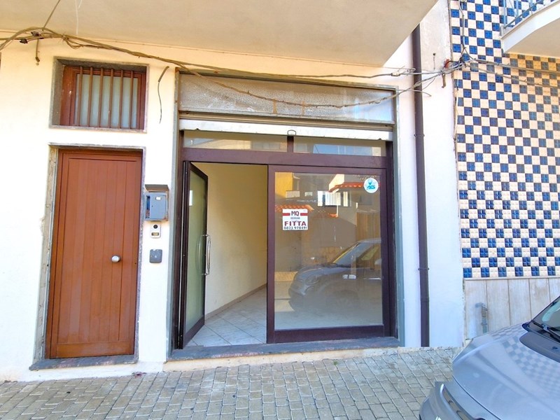 Negozio in Affitto a Mondragone, zona Via Genova, 300€, 35 m²