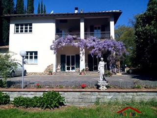 Villa in Affitto a Arezzo, 5'500€, 180 m²