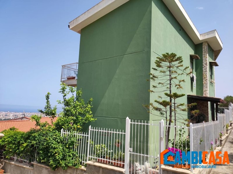 Villa in Vendita a Palermo, 220'000€, 146 m²
