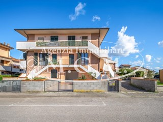 Trilocale in Vendita a Calcinaia, zona Oltrarno, 188'000€, 60 m², con Box