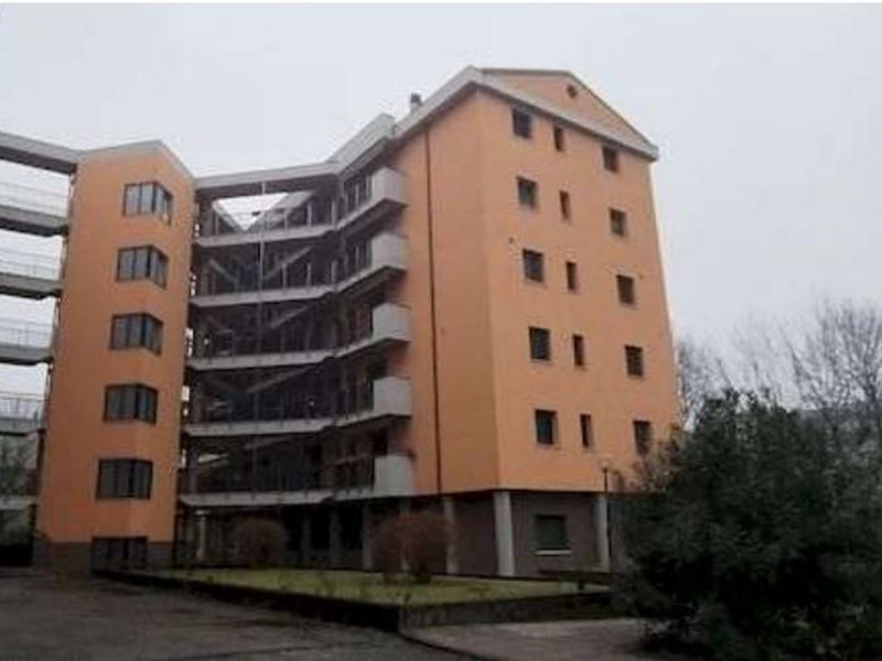 Trilocale in Vendita a Peschiera Borromeo, 138'600€, 88 m², con Box