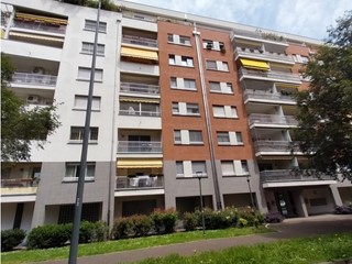 Trilocale in Vendita a Milano, 209'700€, 84 m², con Box