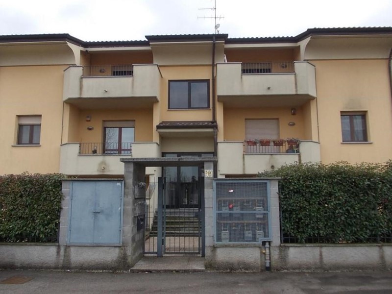 Trilocale in Vendita a Corbetta, 49'200€, 56 m², con Box