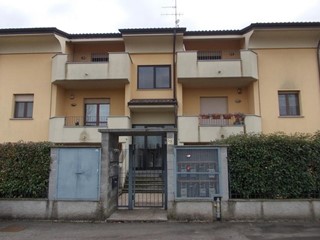 Trilocale in Vendita a Corbetta, 49'200€, 56 m², con Box