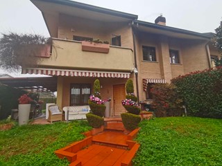 Villa bifamiliare in Vendita a Paderno Dugnano, 322'125€, 138 m², con Box