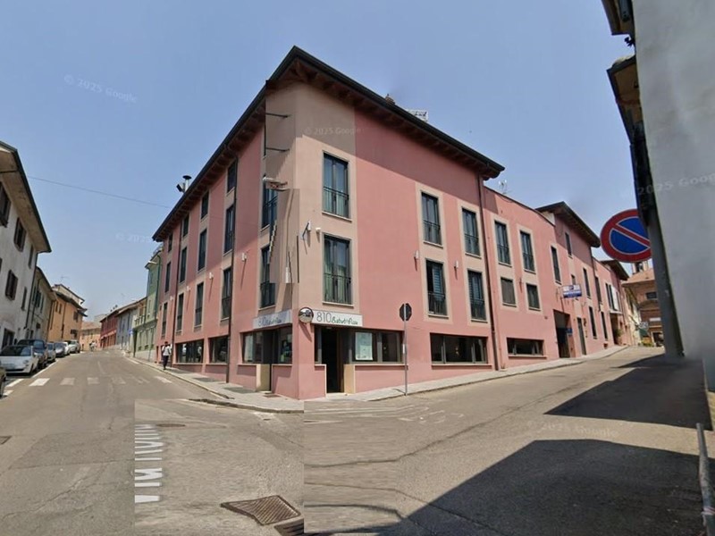 Immobile commerciale in Vendita a Sannazzaro de' Burgondi, 2'362'500€, 3503 m²