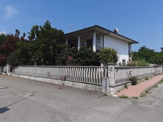 Quadrilocale in Vendita a San Cipriano Po, 54'000€, 168 m²