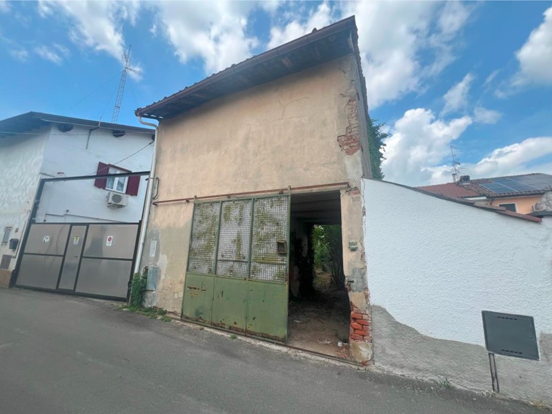 Magazzino in Vendita a Suardi, 2'250€, 120 m²