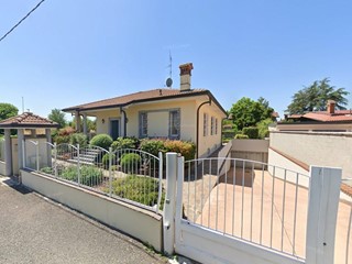 Villa in Vendita a Monza, 375'000€, 389 m², con Box