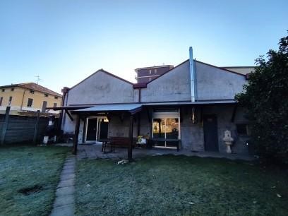 Magazzino in Vendita a Desio, 260'437€, 474 m²
