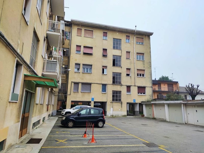 Quadrilocale in Vendita a Limbiate, 48'750€, 61 m²