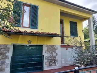 Casa Indipendente in Vendita a Serravalle Pistoiese, zona Ponte di Serravalle, 195'000€, 130 m², arredato, con Box