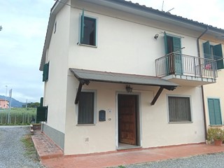 Casa Indipendente in Vendita a Pescia, zona Alberghi, 195'000€, 120 m²