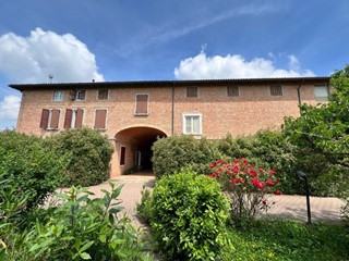 Casa di corte in Vendita a Gattatico, 620'000€, 900 m², arredato, con Box