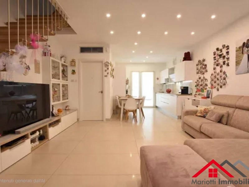 Villetta a schiera in Vendita a Vecchiano, 399'000€, 130 m², arredato