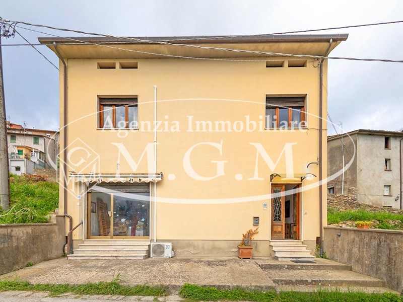 Casa Indipendente in Vendita a Capannori, zona Colle di Compito, 143'000€, 195 m², arredato