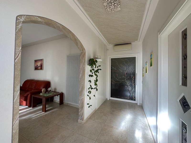Casa Indipendente in Vendita a Vinci, zona Spicchio, 590'000€, 130 m², con Box