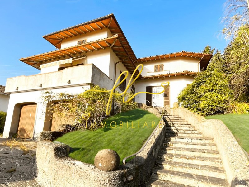 Villa in Vendita a Castelnuovo di Val di Cecina, 188'000€, 187 m², con Box