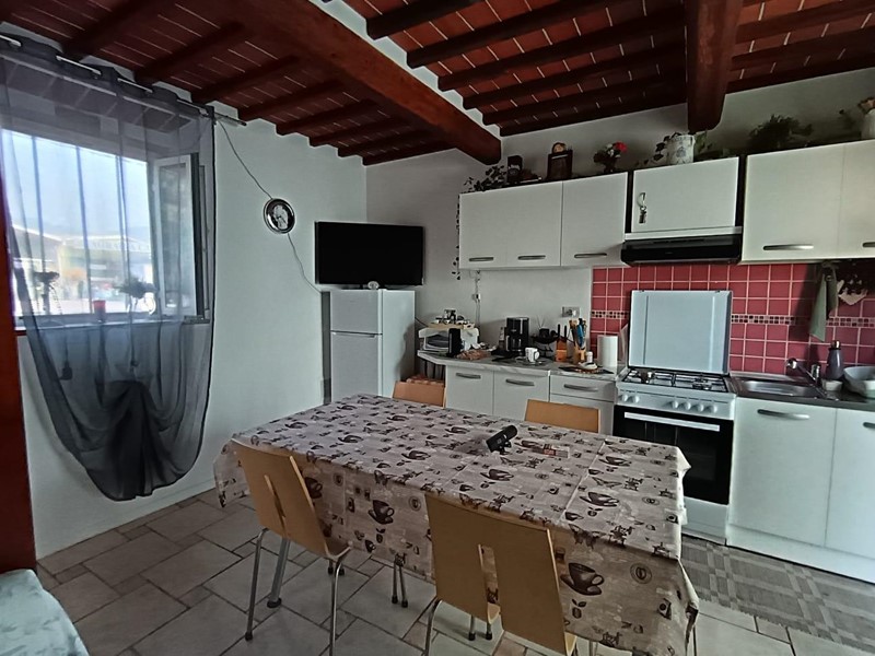 Bilocale in Vendita a Pescia, zona Alberghi, 75'000€, 50 m², arredato