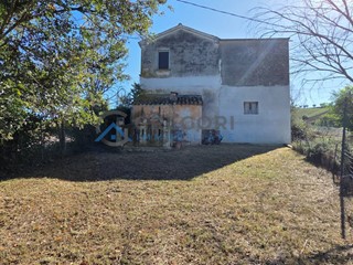 Villa in Vendita a Sant'Omero, 106'000€, 175 m²