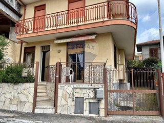 Casa Semi Indipendente in Vendita a Trecastagni, 110'000€, 90 m²