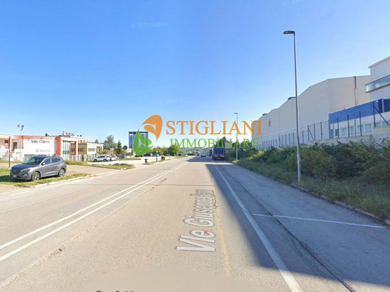 Immobile commerciale in Vendita a Campobasso, 250'000€, 500 m²