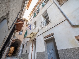 Appartamento in Vendita a Ceriana, 28'000€, 135 m²