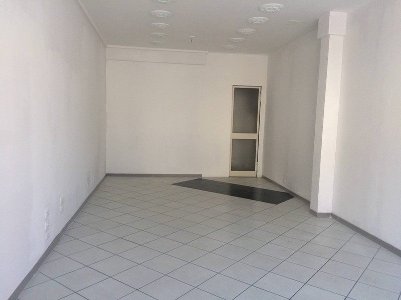 Attività commerciale in Affitto a Cascina, 600€, 42 m²
