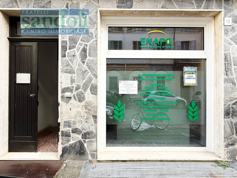 Ufficio in Affitto a Vercelli, 700€, 98 m²