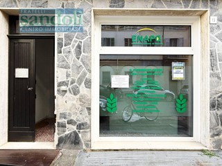 Ufficio in Affitto a Vercelli, 700€, 98 m²