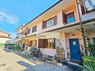 Casa Semi Indipendente in Vendita a Viareggio, 320'000€, 140 m²