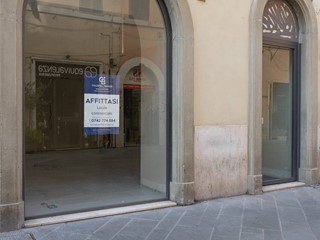 Immobile commerciale in Affitto a Foligno, 2'500€, 96 m²