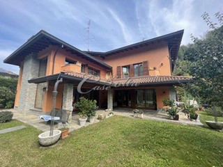 Villa in Vendita a Carimate, 1'200'000€, 570 m²