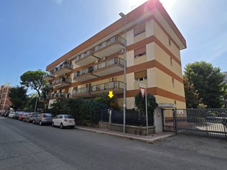 Immobile commerciale in Vendita a Bari, 95'000€, 95 m²