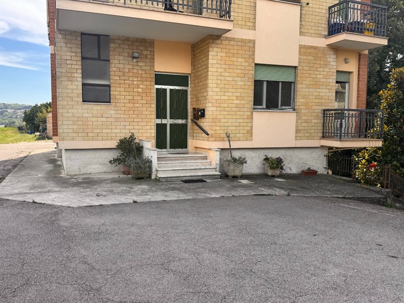 Appartamento in Vendita a Montegiorgio, 95'000€, 130 m²